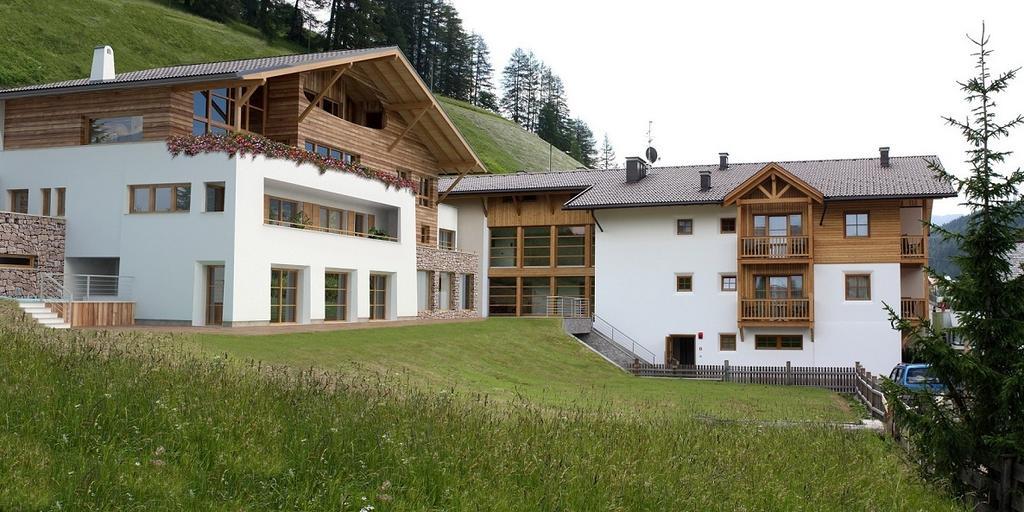 Hotel La Fradora - Dolomites Hotel San Cassiano  Zewnętrze zdjęcie