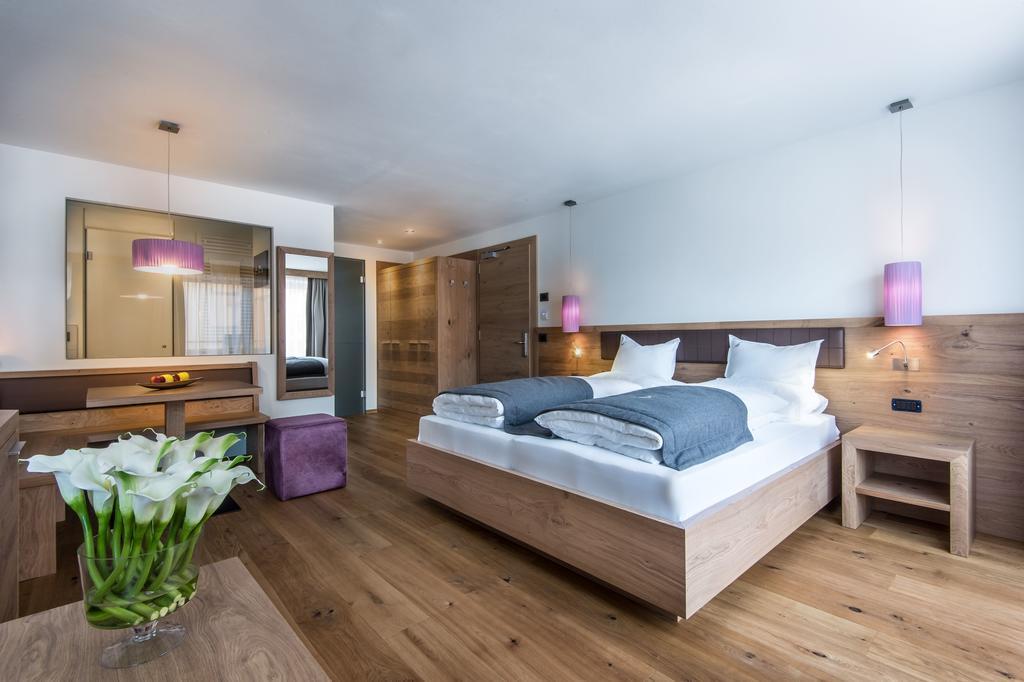 Hotel La Fradora - Dolomites Hotel San Cassiano  Pokój zdjęcie