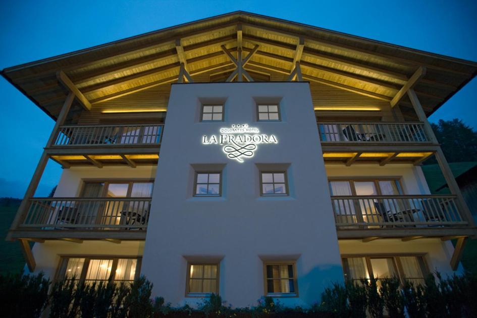 Hotel La Fradora - Dolomites Hotel San Cassiano  Zewnętrze zdjęcie