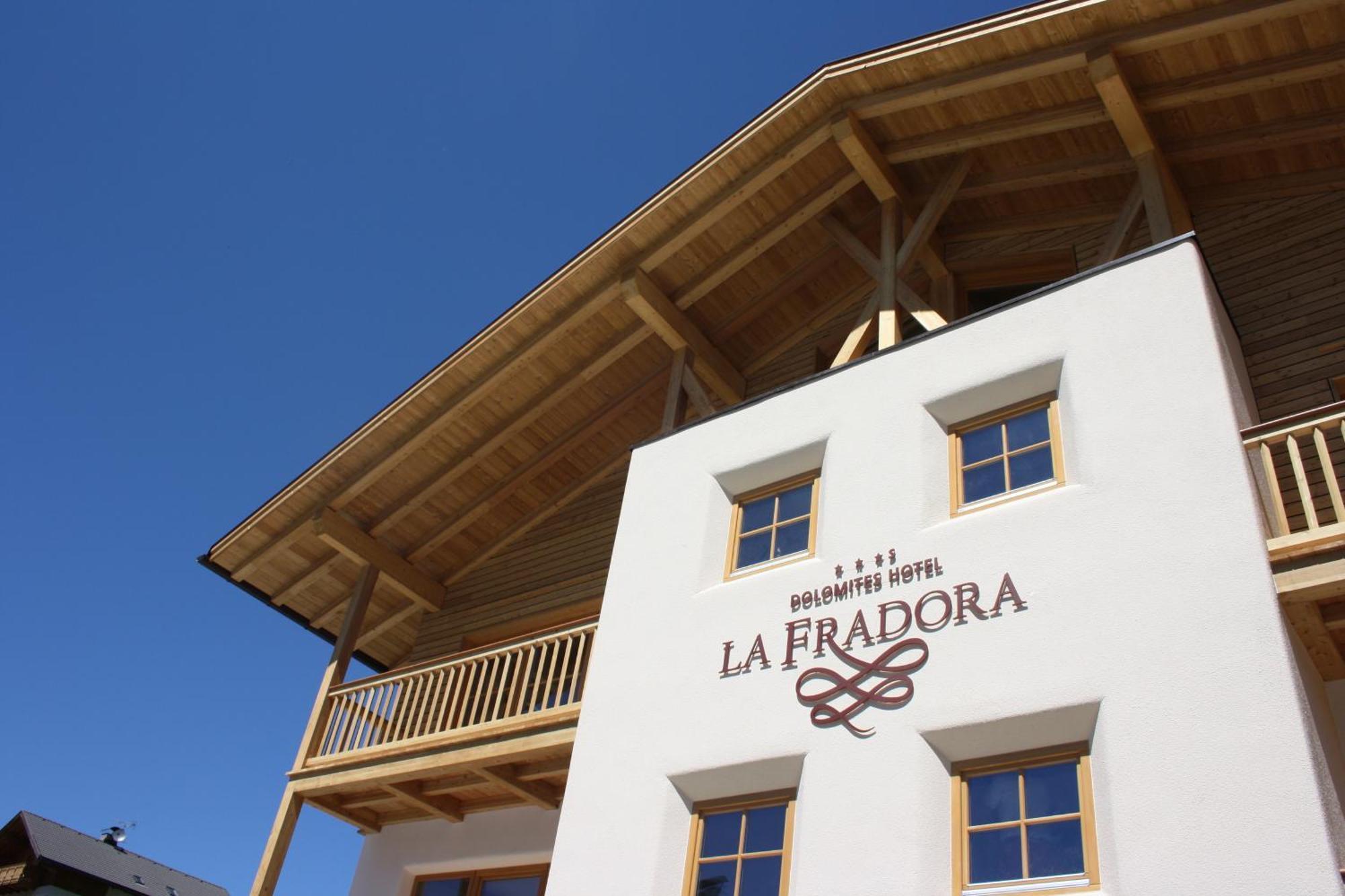 Hotel La Fradora - Dolomites Hotel San Cassiano  Zewnętrze zdjęcie