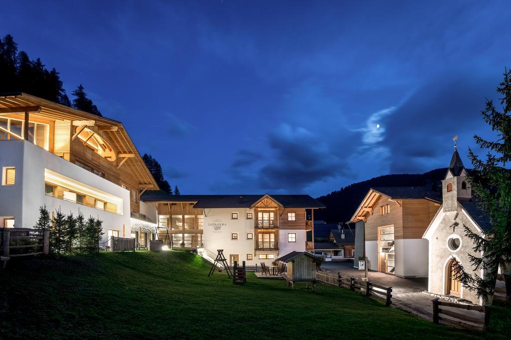 Hotel La Fradora - Dolomites Hotel San Cassiano  Zewnętrze zdjęcie