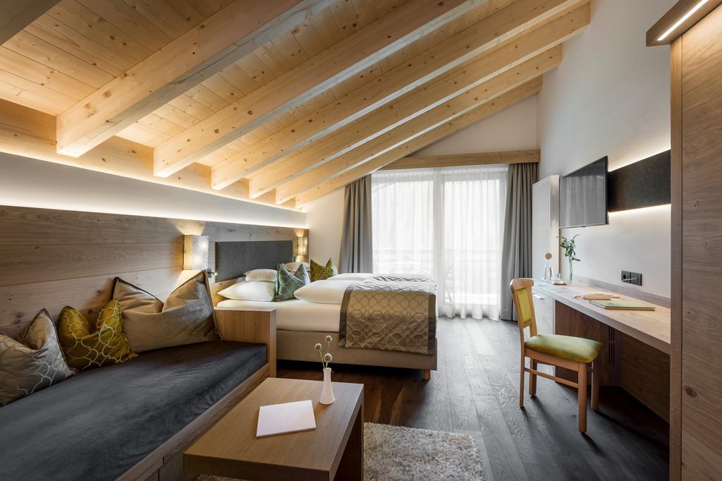 Hotel La Fradora - Dolomites Hotel San Cassiano  Zewnętrze zdjęcie