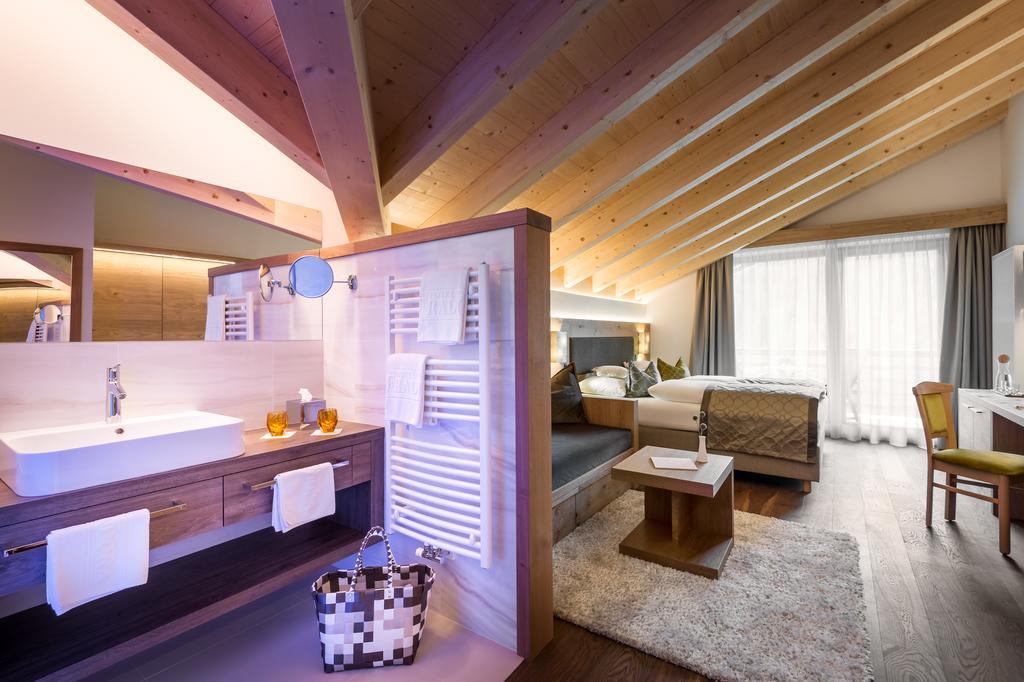 Hotel La Fradora - Dolomites Hotel San Cassiano  Zewnętrze zdjęcie