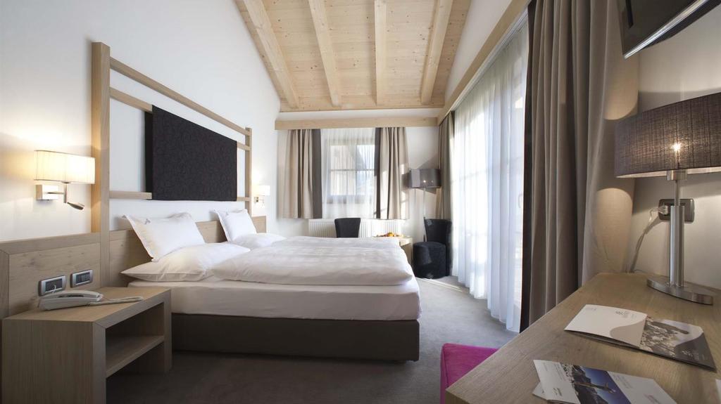 Hotel La Fradora - Dolomites Hotel San Cassiano  Zewnętrze zdjęcie