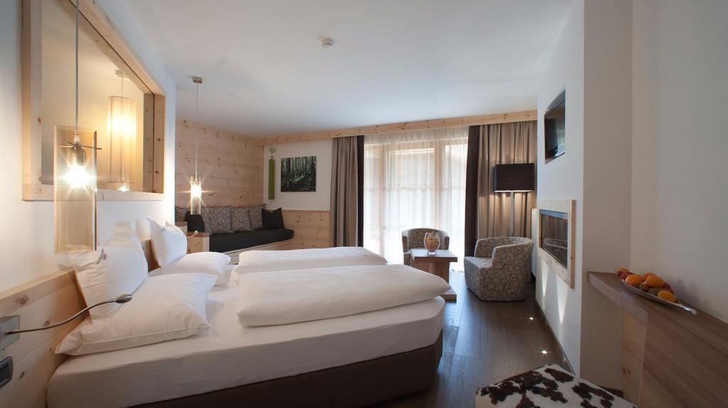 Hotel La Fradora - Dolomites Hotel San Cassiano  Zewnętrze zdjęcie