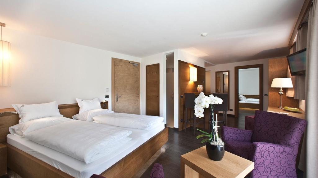 Hotel La Fradora - Dolomites Hotel San Cassiano  Zewnętrze zdjęcie