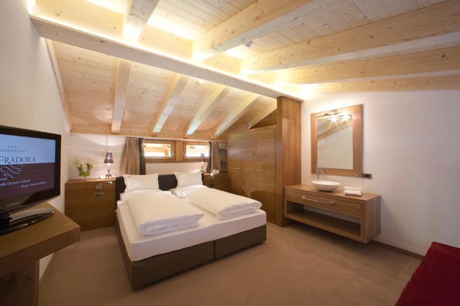 Hotel La Fradora - Dolomites Hotel San Cassiano  Zewnętrze zdjęcie